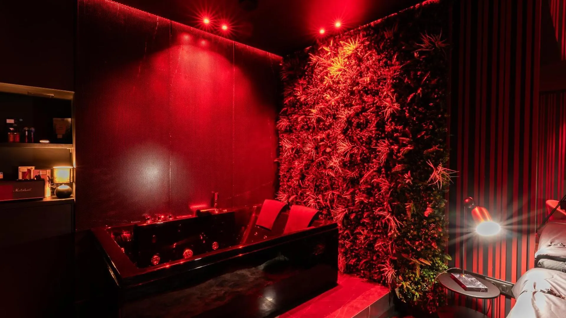 Evasion Intime : Love Room De Luxe A 칸느
