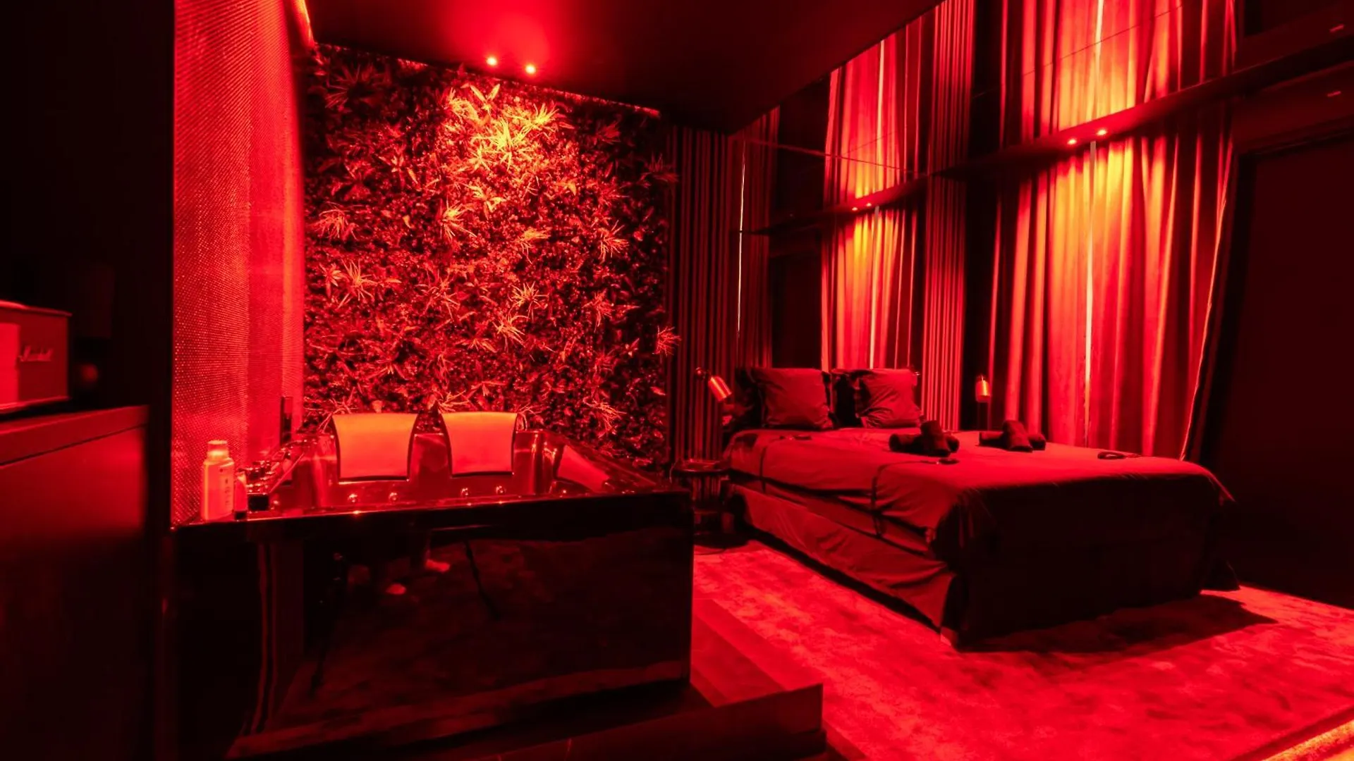 Evasion Intime : Love Room De Luxe A 칸느